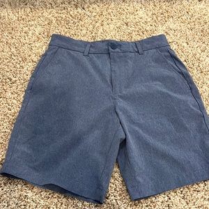 Mens vineyard vines performance shorts size 28. In great condition